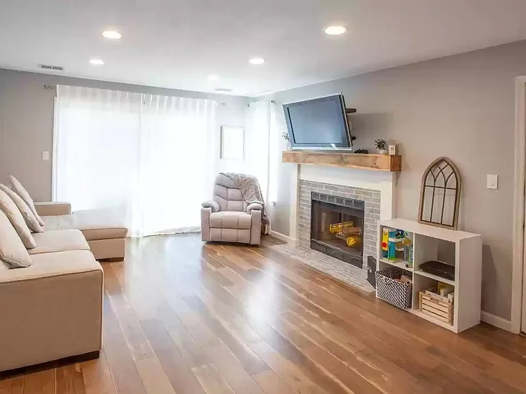 407 Carhart Ct #407 — Photo 6