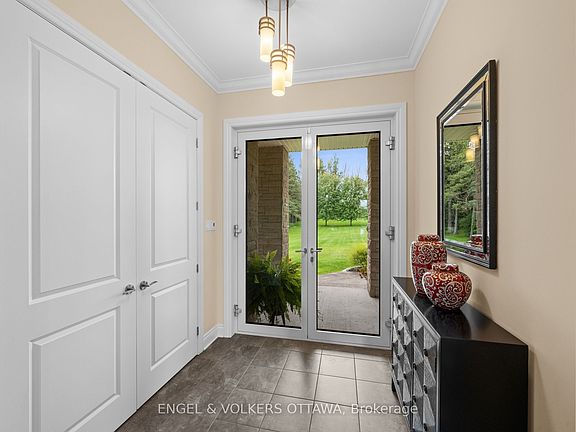 4th image of 5833 Rideau Valley Dr N
