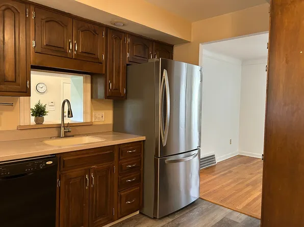 4856 Edsal Dr, Lyndhurst, OH 44124