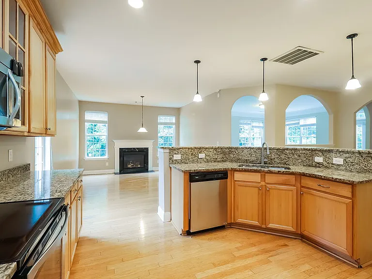 10023 Montrose Dr NW — Photo 8