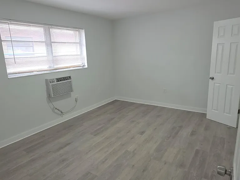 7624 Pembroke Rd #C — Photo 10
