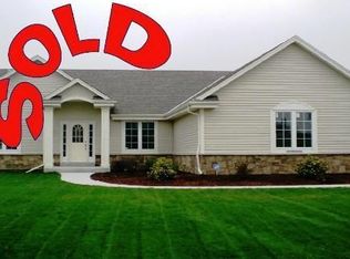 W173N10143 Woodbridge Ln, Germantown, WI