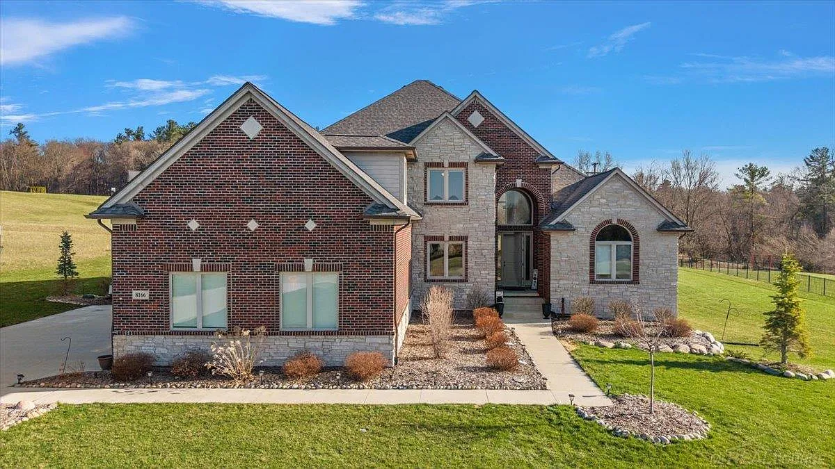 8166 Morningside Dr photo 1