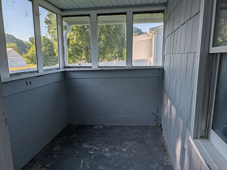 1908 Darnell Dr — Photo 13