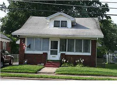 820 Riverside photo 1