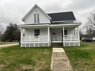 422 N Main St, Wellington, OH
