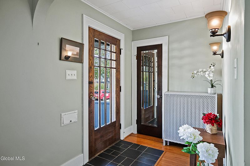 4th image of 542 Rankin Avenue