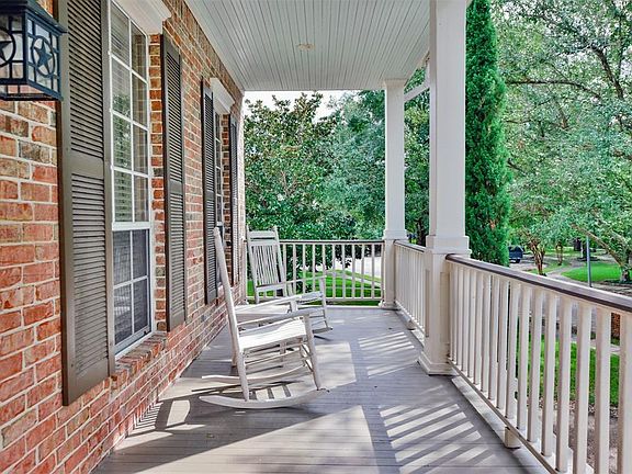 2nd image of 1106 Larkspur Ln