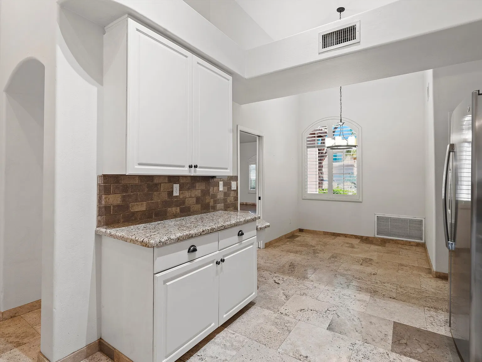 4 bed, 2113 sqft, $3,700 — Photo 3