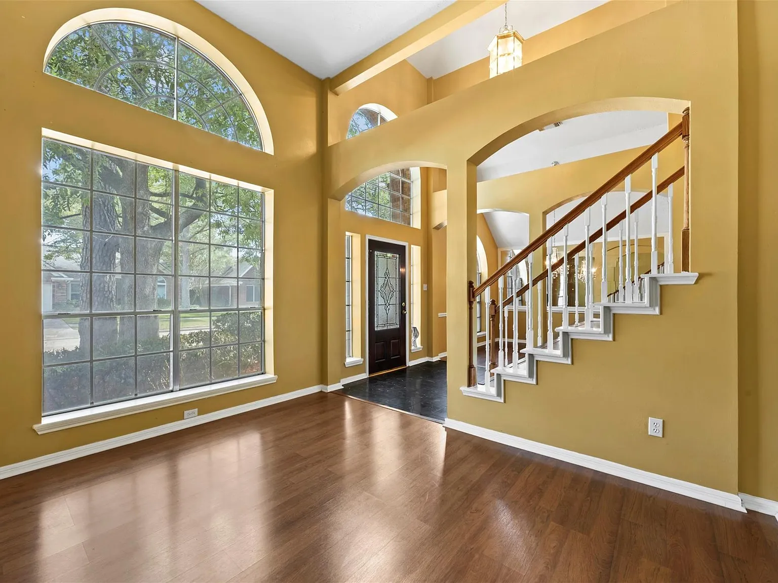 5 bed, 3.5 bath, 2864 sqft, $2,600 — Photo 3