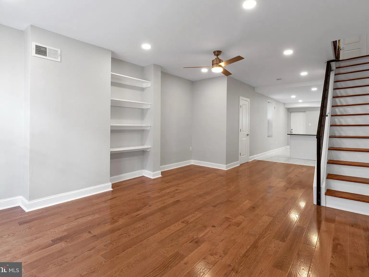 3 bed, 1.5 bath, 1500 sqft, $1,800 — Photo 4