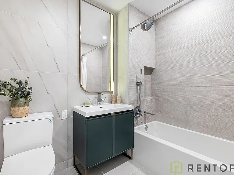 960 Franklin Ave #354 — Photo 9