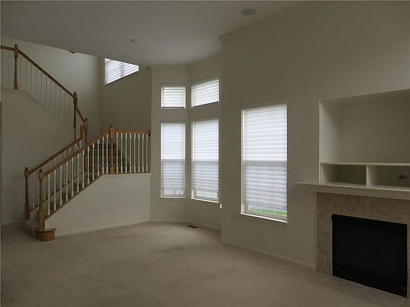 2nd image of 16150 Linden St