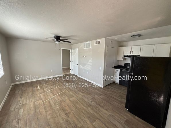 2322 N Elaine Blvd APT 1