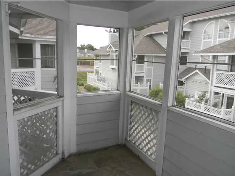 4907 Hollenden Dr #207 — Photo 2