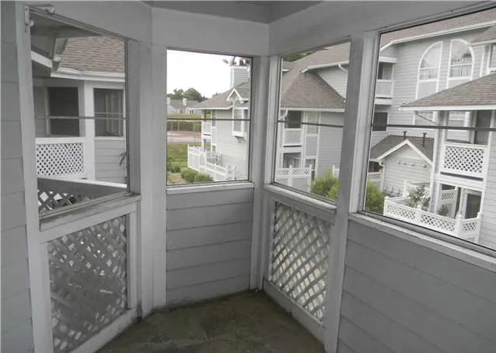 Building Photo - 4907 Hollenden Dr #207