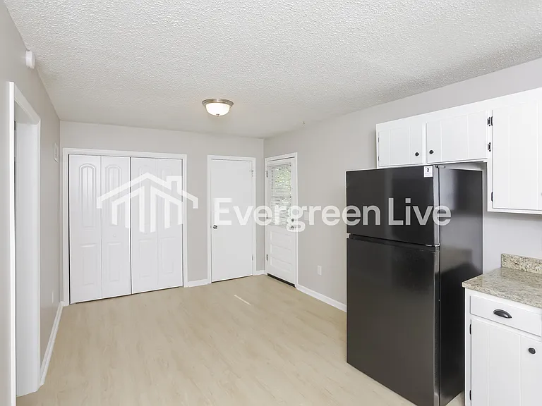 572 Parlock Rd — Photo 6