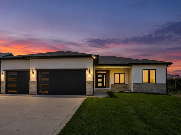 17530 Northview Dr, Urbandale, IA 50323