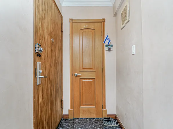 735 Avenue W image 22 of 28