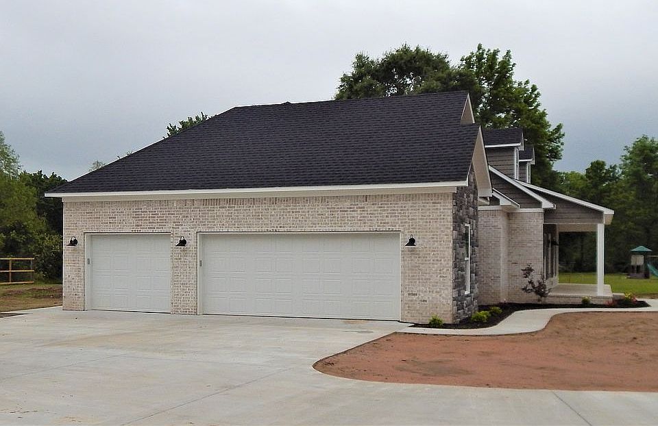 2nd image of 8 Winding Creek Cv