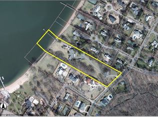 102 Kings Point Rd, Great Neck, NY 11024