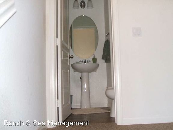 4th image of 770 Harbor Cliff Way Unit 143