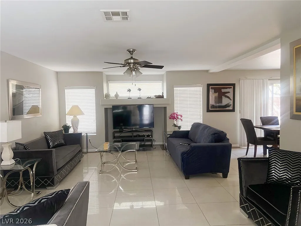 3 bed, 2.5 bath, 1855 sqft, $3,700 — Photo 3