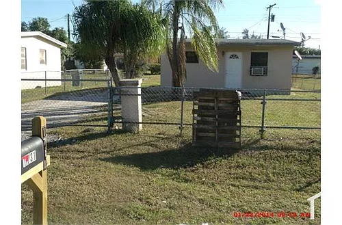 1731 Lauderdale Manor Dr Photo 1