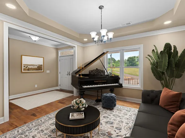 980 Skyline Dr, Clifton, TN 38425