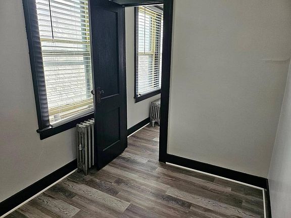 4th image of 947 Maple Ave