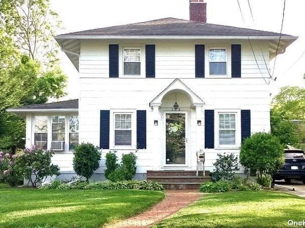 163 Norwood Ave, Malverne, NY 11565