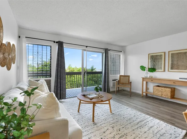 98-1451 Kaahumanu St #E221, Aiea, HI 96701
