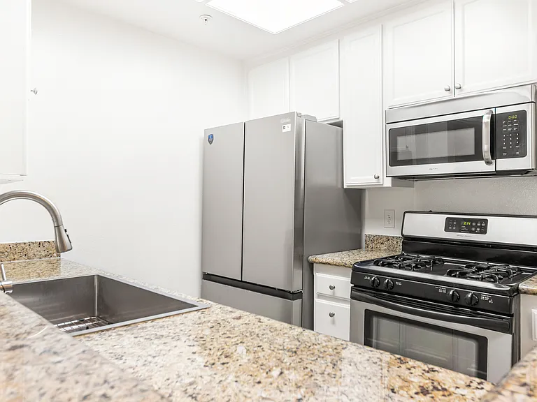 4560 Coldwater Canyon Ave #105 — Photo 8