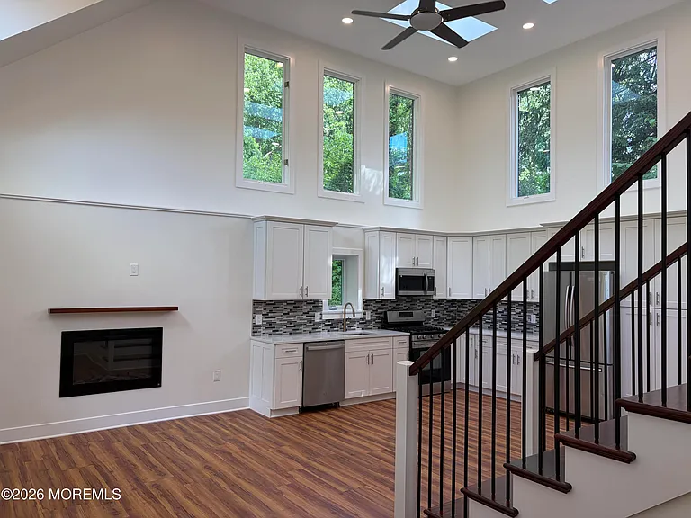13 Martha Blvd — Photo 3