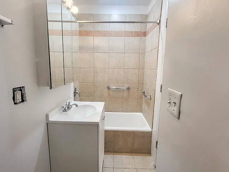 847-57 N. Oakley Blvd./2255 W. Iowa St. — Photo 7