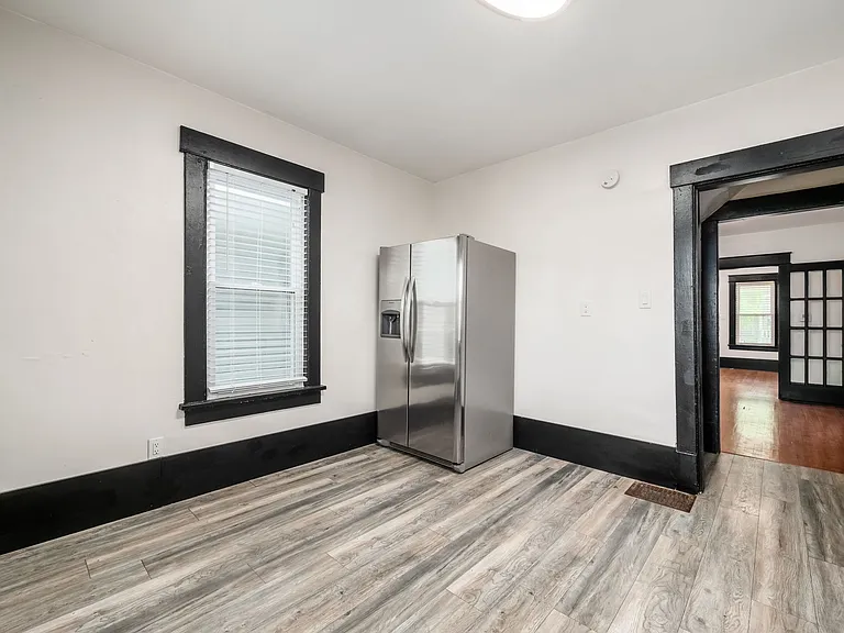 662 E Whittier St #662 — Photo 8