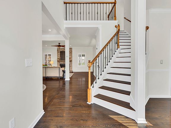 5th image of 216 Dandridge Dr