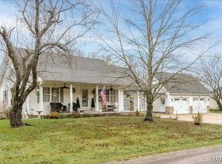 1400 Redwood Dr, Saint Clair, MO 63077