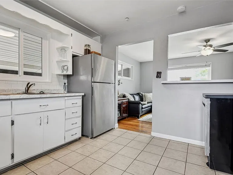 7056 Alan Dr — Photo 2