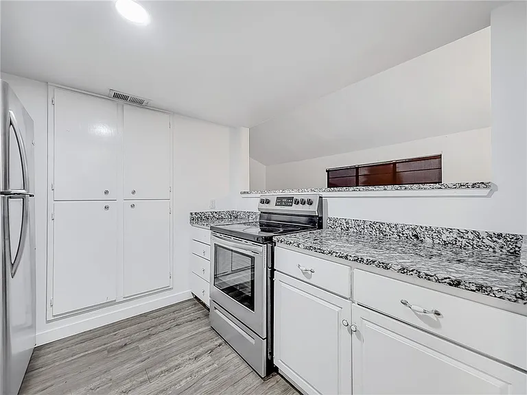 302 Easy St #B — Photo 10