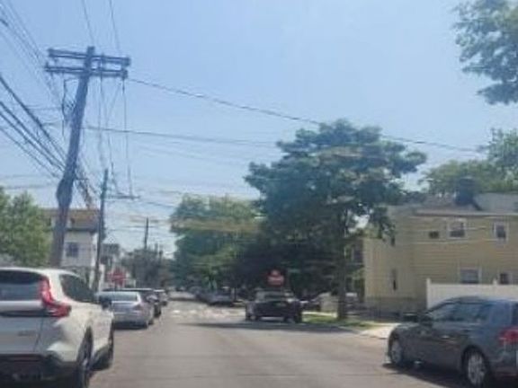 Exterior Neighborhood (street photo)