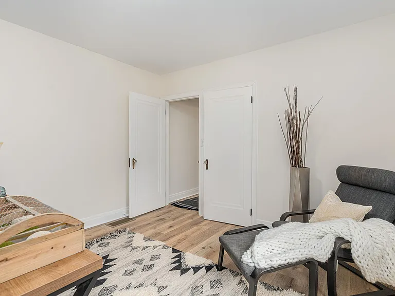 3245 Koenig Ave — Photo 12