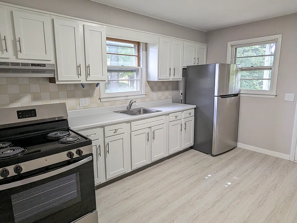 63 Fernwood Ave #1