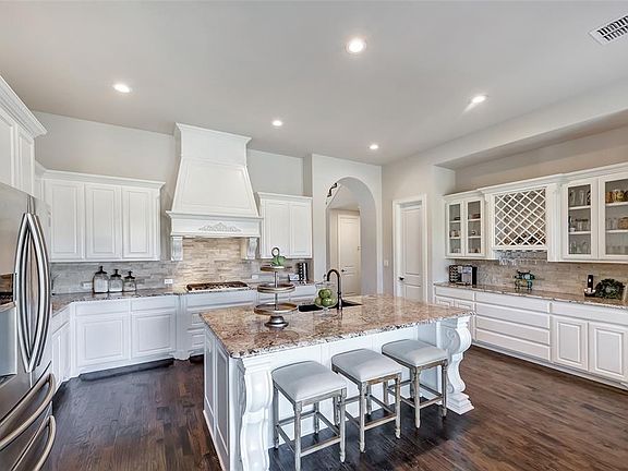 4th image of 1308 Grassland Dr