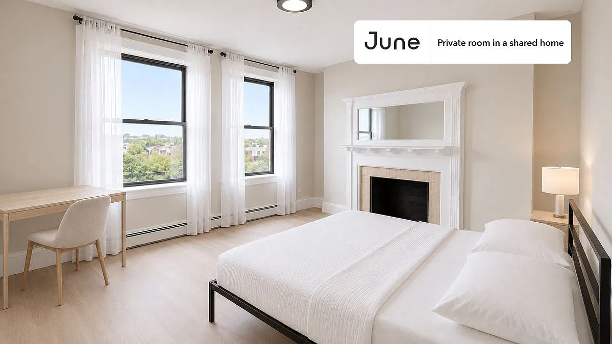 Queen bedroom in 4 bed/1 bath home in Allston #1421 B — Photo 1