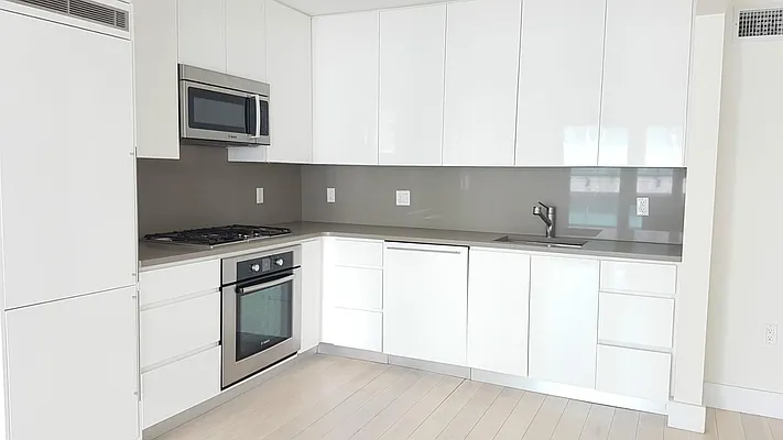 Rented by Keller Williams NYC | media 29