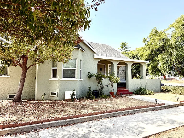 N Lincoln St — Photo 17