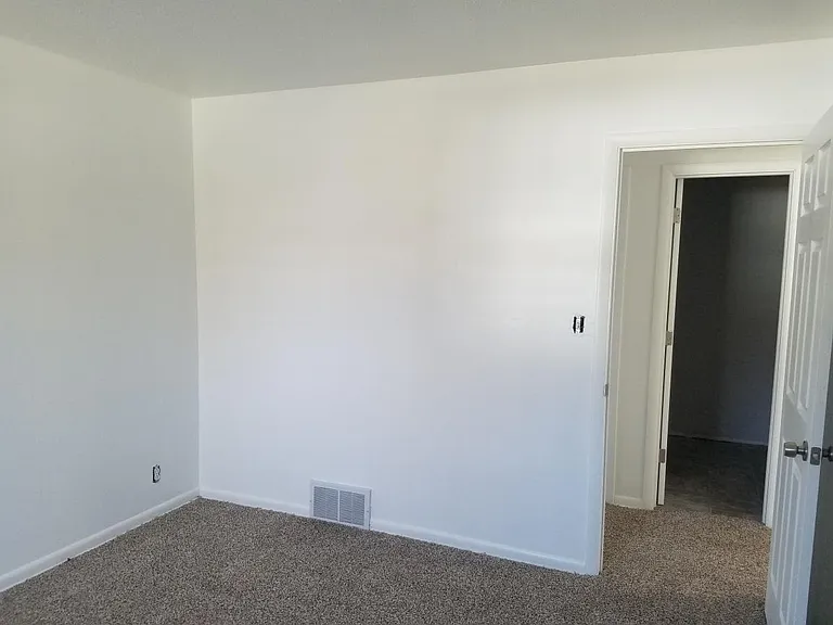 630 N Fairview Ave — Photo 2