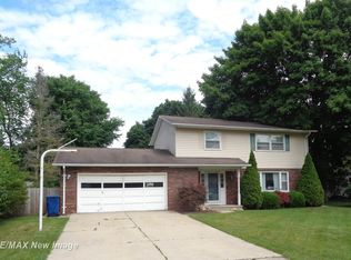 1854 W Packard Dr, Saginaw, MI