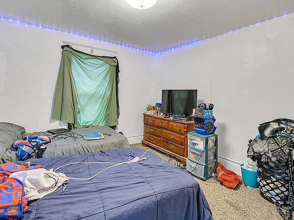 5th image of 118 W Donovan Ave